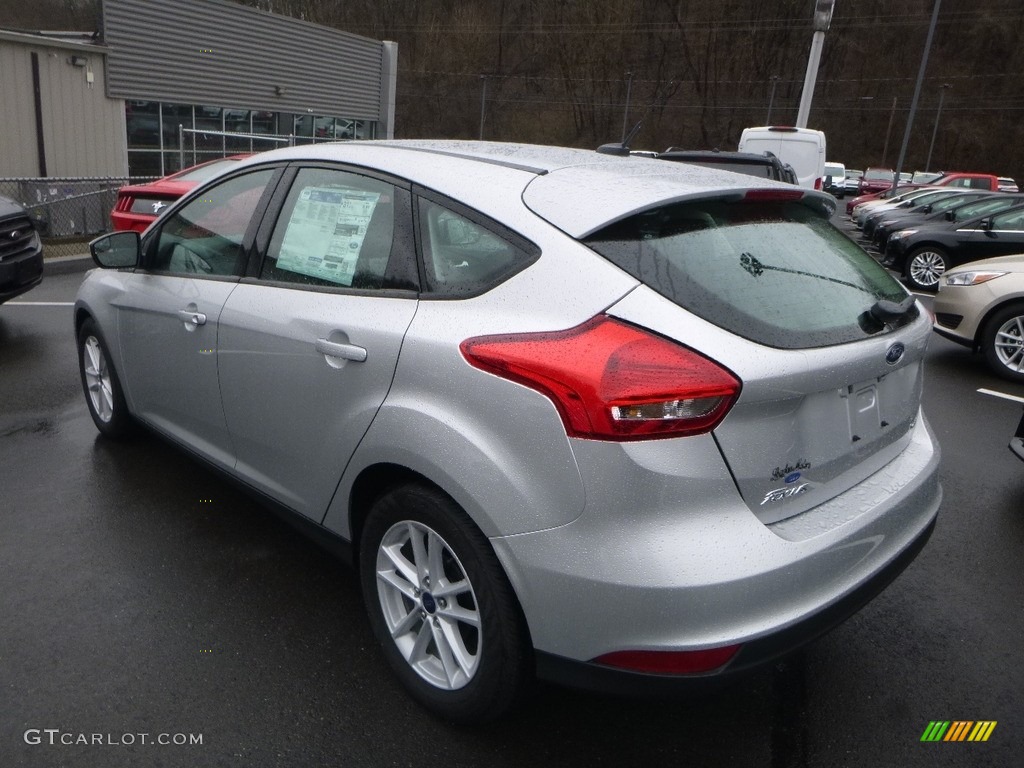 2018 Focus SE Hatch - Ingot Silver / Charcoal Black photo #6