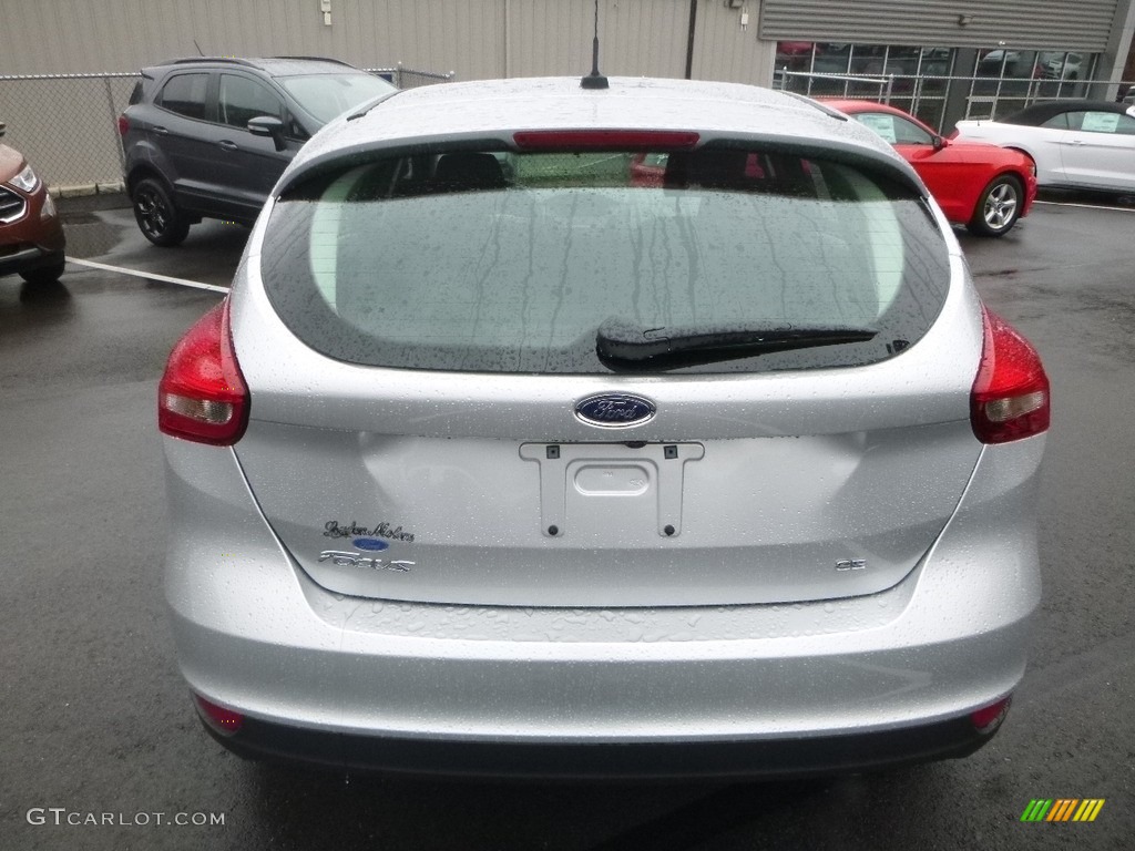 2018 Focus SE Hatch - Ingot Silver / Charcoal Black photo #7