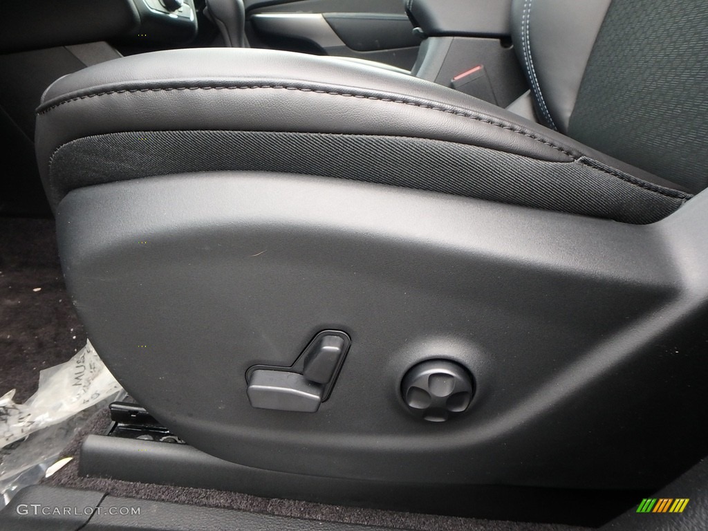 2019 Jeep Cherokee Latitude Plus 4x4 Controls Photo #126323850