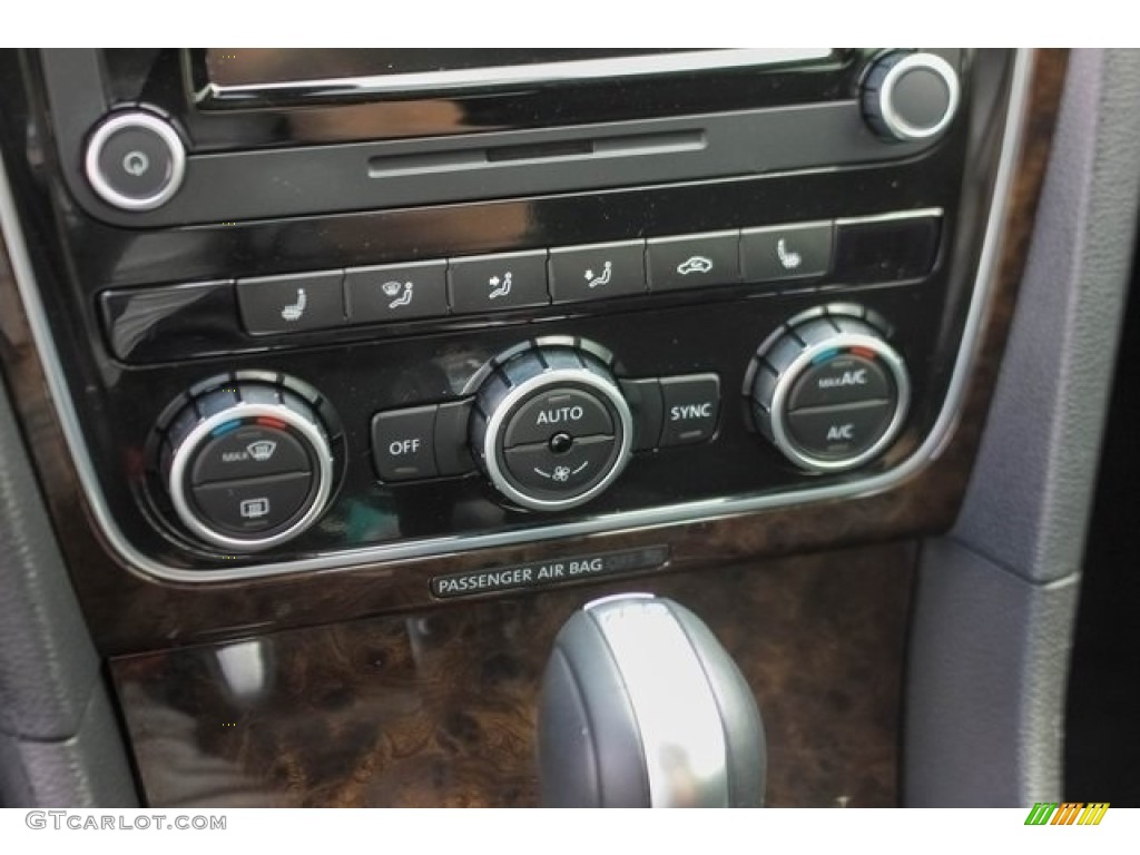 2017 Cadillac CTS Premium Luxury Controls Photo #126326376