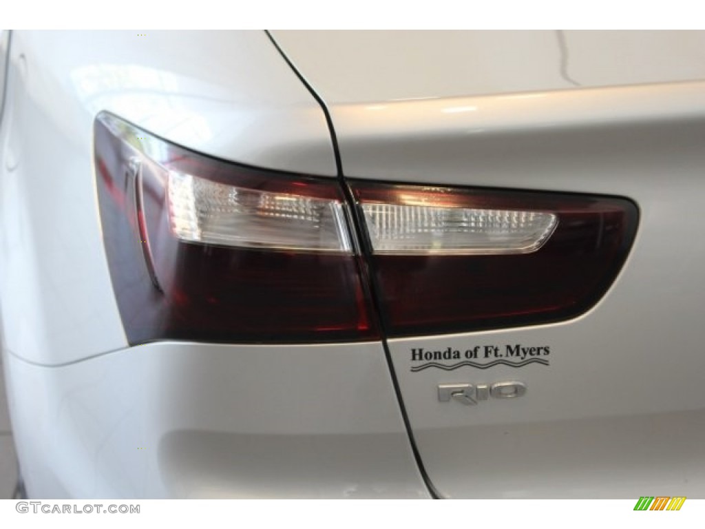 2013 Rio LX Sedan - Bright Silver / Black photo #13