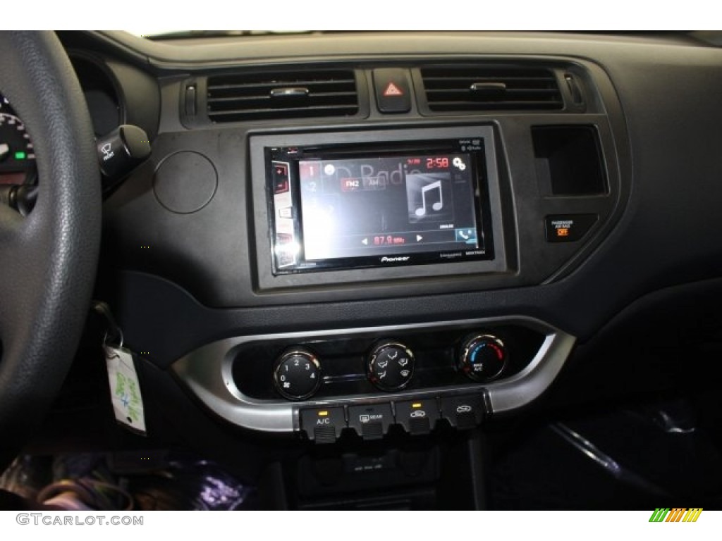 2013 Rio LX Sedan - Bright Silver / Black photo #22