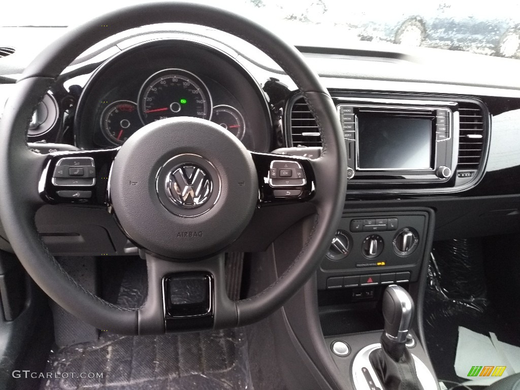 2018 Volkswagen Beetle S Titan Black Dashboard Photo #126332345