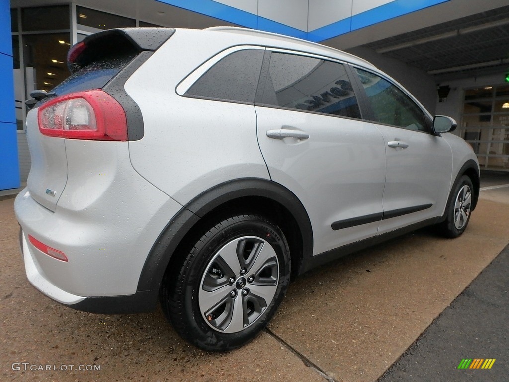 2018 Niro FE Hybrid - Silky Silver / Charcoal photo #3
