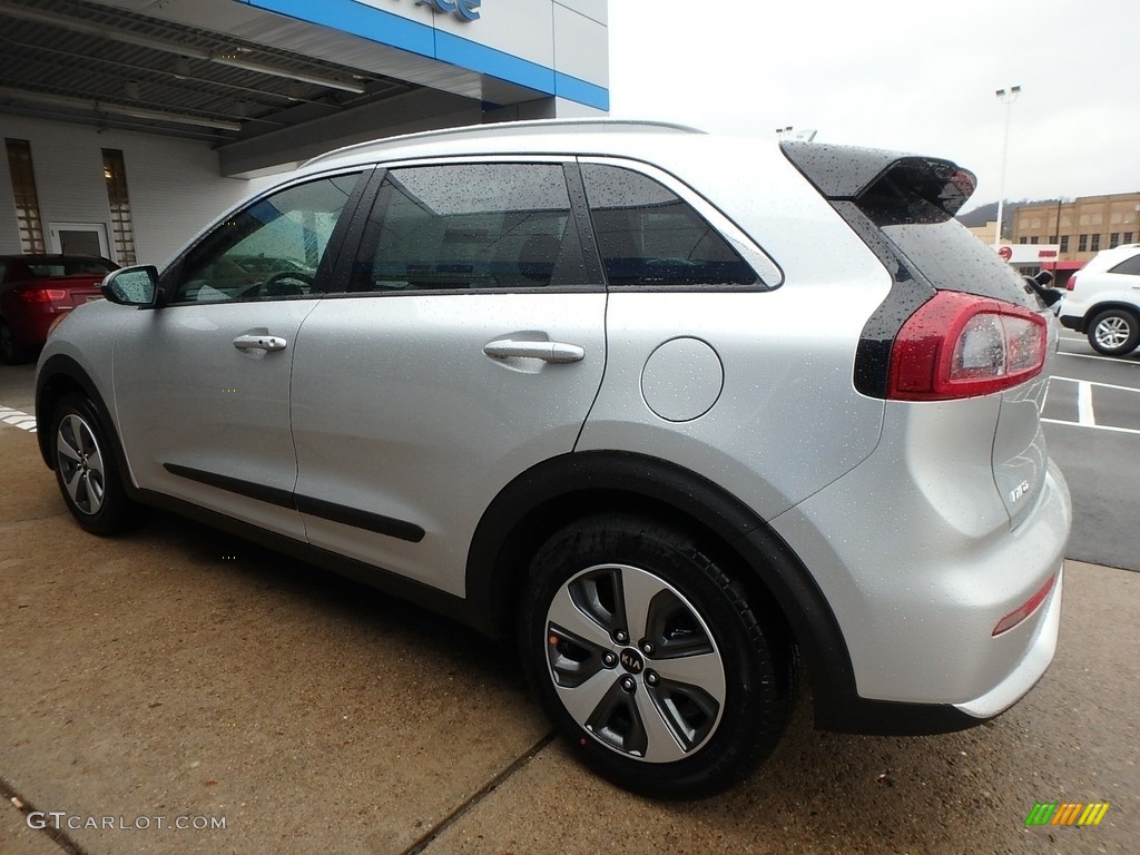 2018 Niro FE Hybrid - Silky Silver / Charcoal photo #6