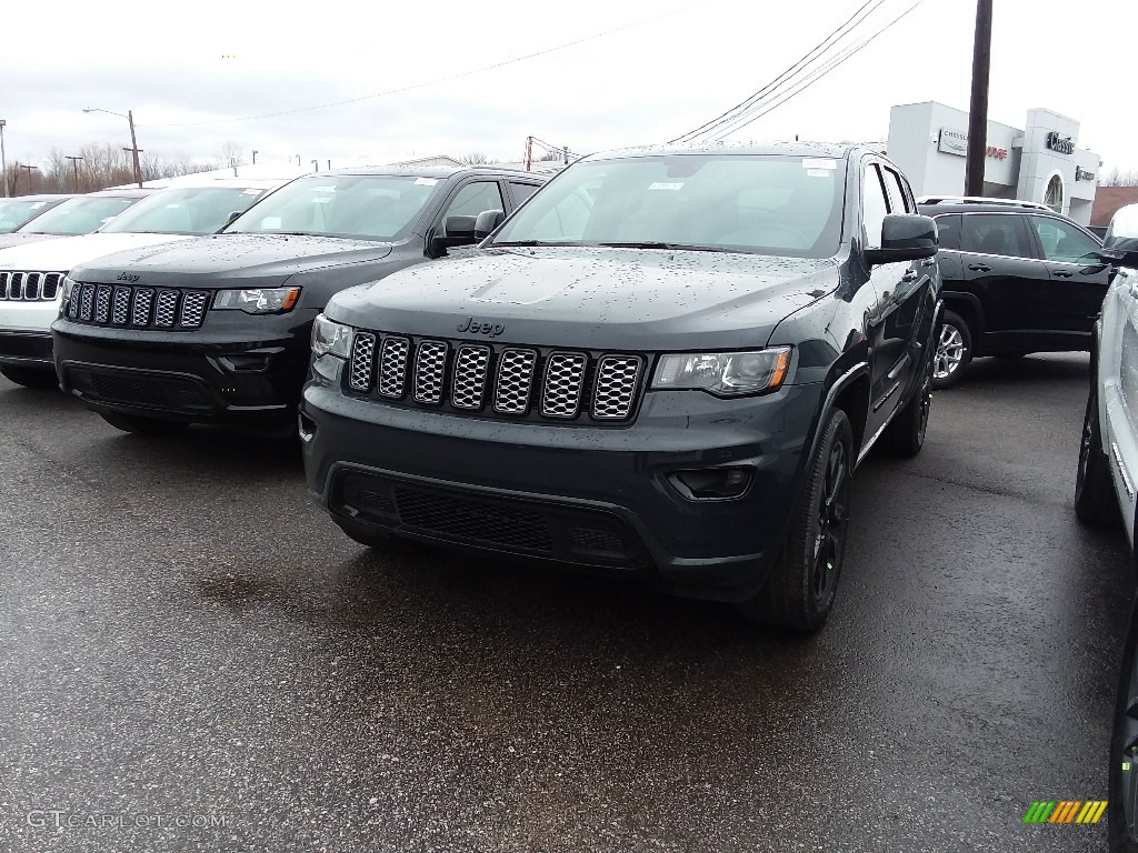 2018 Grand Cherokee Altitude 4x4 - Rhino / Black photo #1