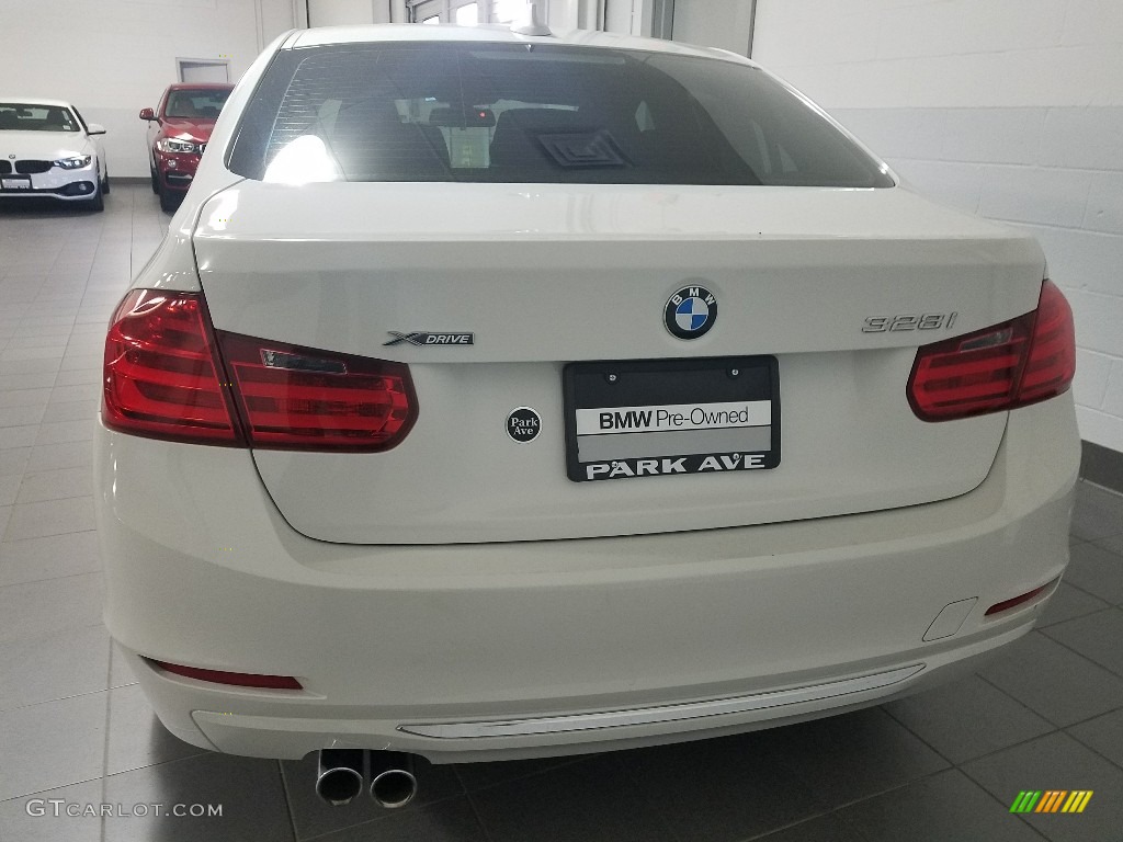 2013 3 Series 328i xDrive Sedan - Alpine White / Black photo #4