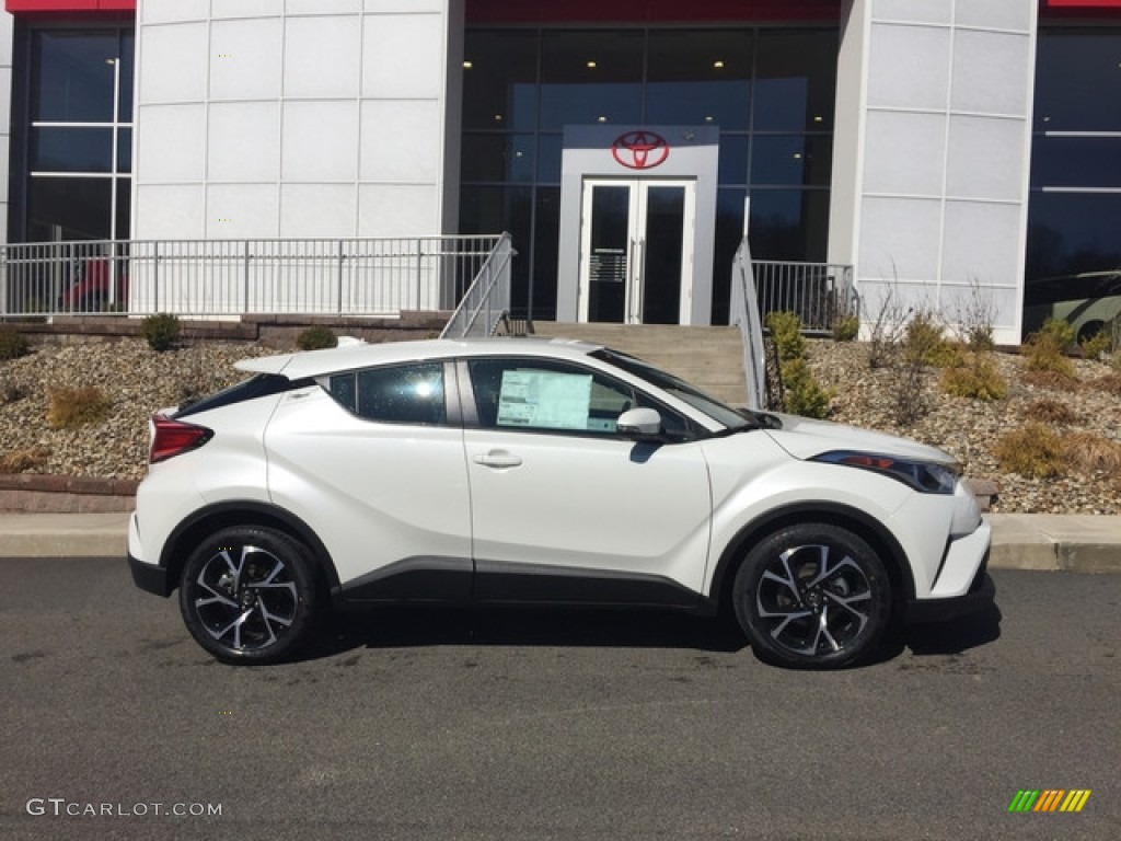 2018 C-HR XLE - Blizzard White Pearl / Black photo #2