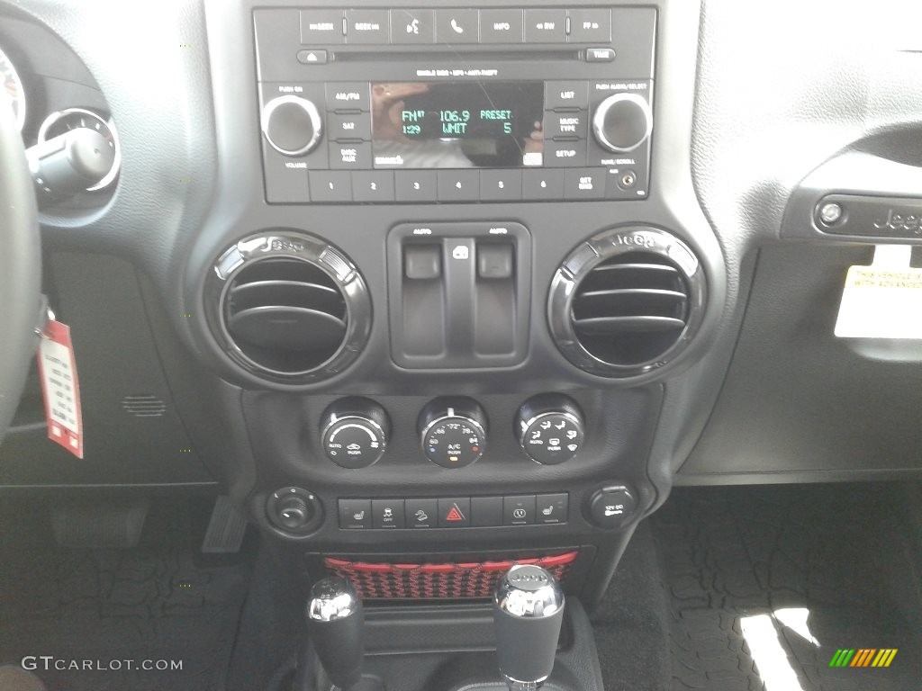 2018 Wrangler Rubicon 4x4 - Gobi / Black photo #24