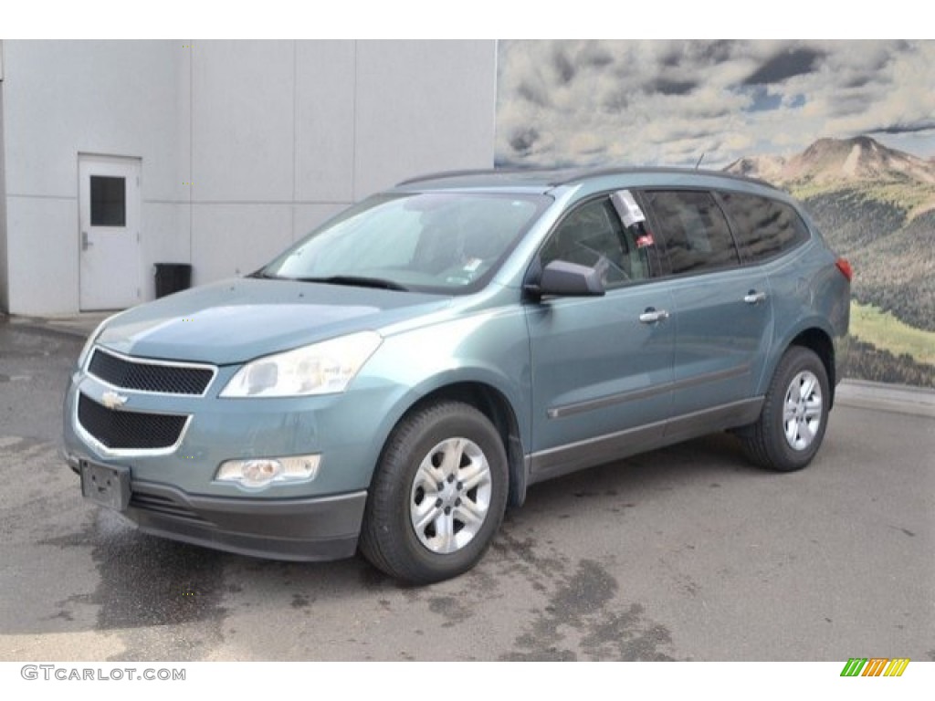 2009 Traverse LS AWD - Silver Moss Metallic / Dark Gray/Light Gray photo #3