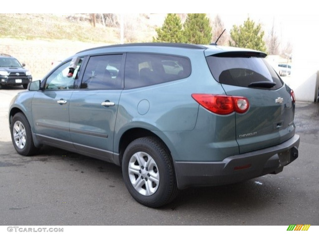 2009 Traverse LS AWD - Silver Moss Metallic / Dark Gray/Light Gray photo #5