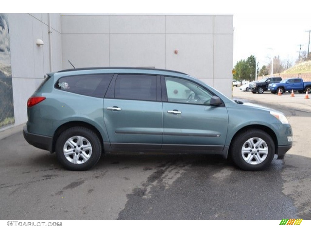 2009 Traverse LS AWD - Silver Moss Metallic / Dark Gray/Light Gray photo #8