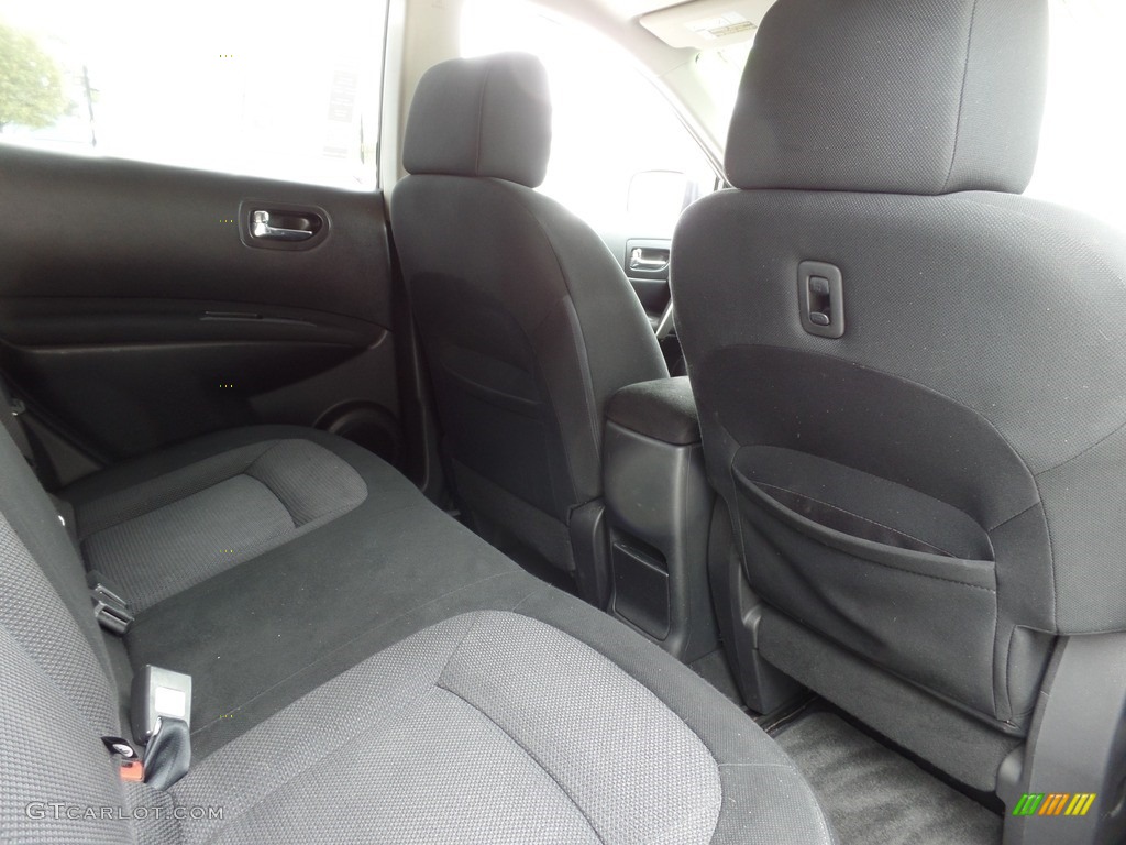 2011 Rogue SV - Platinum Graphite / Black photo #13
