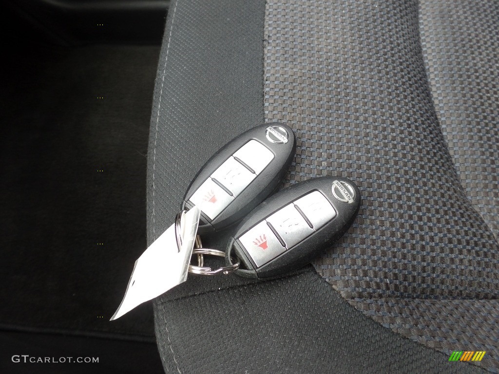 2011 Rogue SV - Platinum Graphite / Black photo #20
