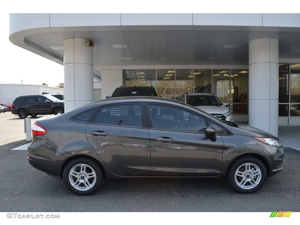 2018 Fiesta SE Sedan - Magnetic / Charcoal Black photo #2