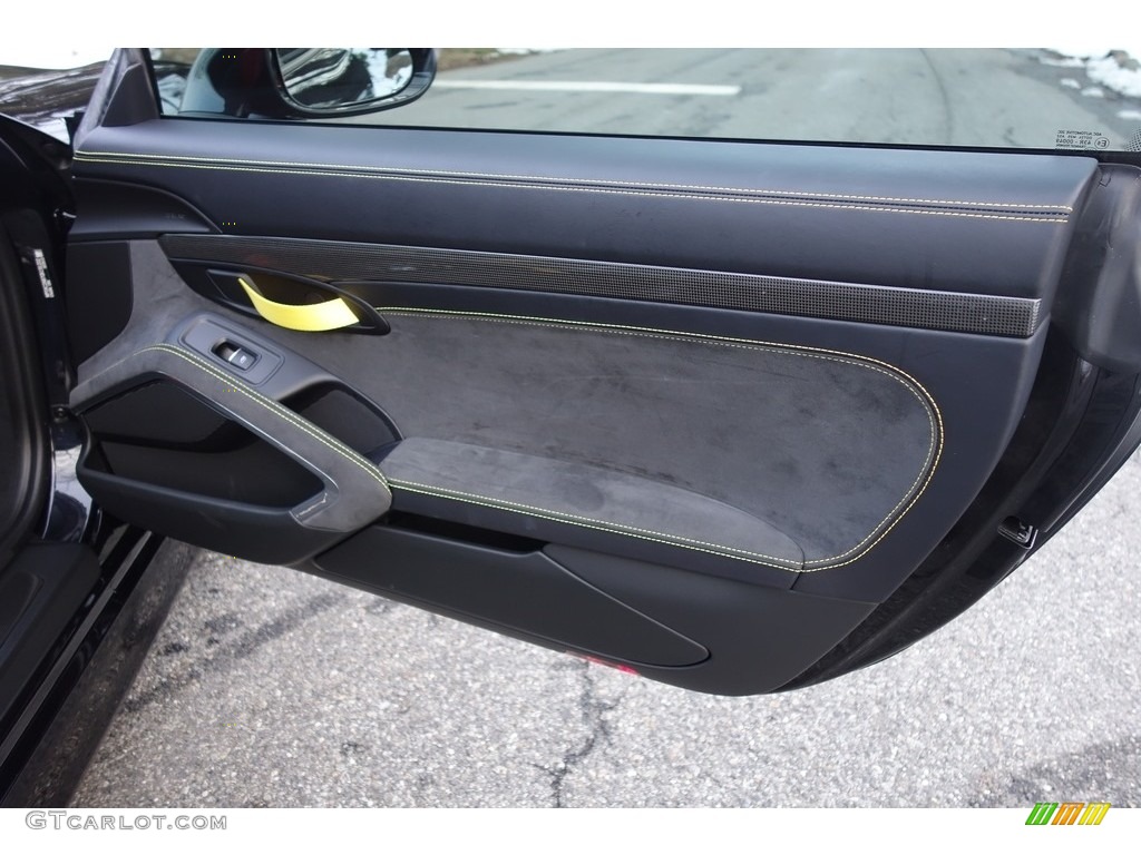 2016 Porsche Cayman GT4 Door Panel Photos
