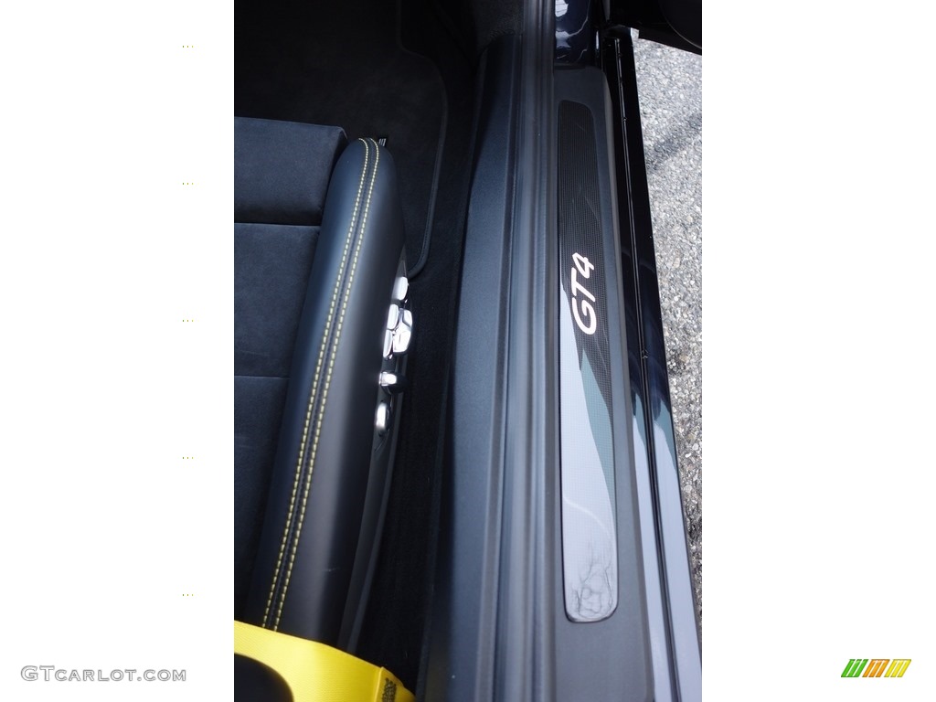 2016 Porsche Cayman GT4 Marks and Logos Photo #126393381