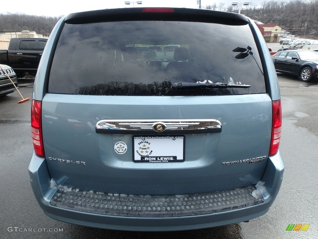 2010 Town & Country Touring - Clearwater Blue Pearl / Medium Pebble Beige/Cream photo #4