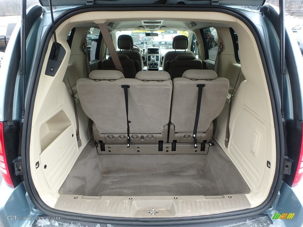 2010 Town & Country Touring - Clearwater Blue Pearl / Medium Pebble Beige/Cream photo #5