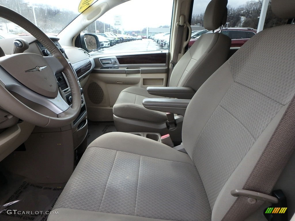 2010 Town & Country Touring - Clearwater Blue Pearl / Medium Pebble Beige/Cream photo #12