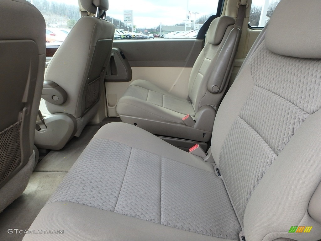 2010 Town & Country Touring - Clearwater Blue Pearl / Medium Pebble Beige/Cream photo #13