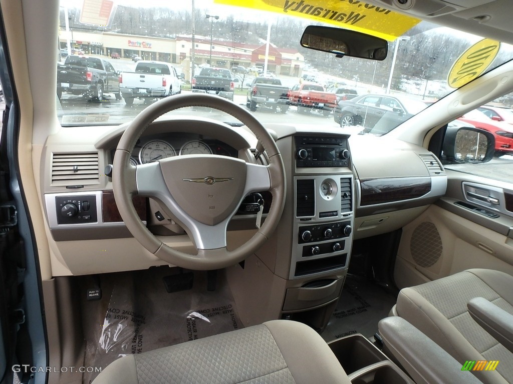 2010 Town & Country Touring - Clearwater Blue Pearl / Medium Pebble Beige/Cream photo #15