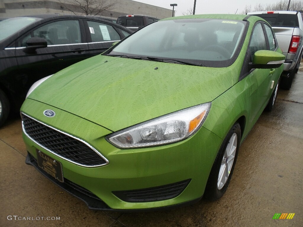 2018 Focus SE Hatch - Outrageous Green / Charcoal Black photo #1