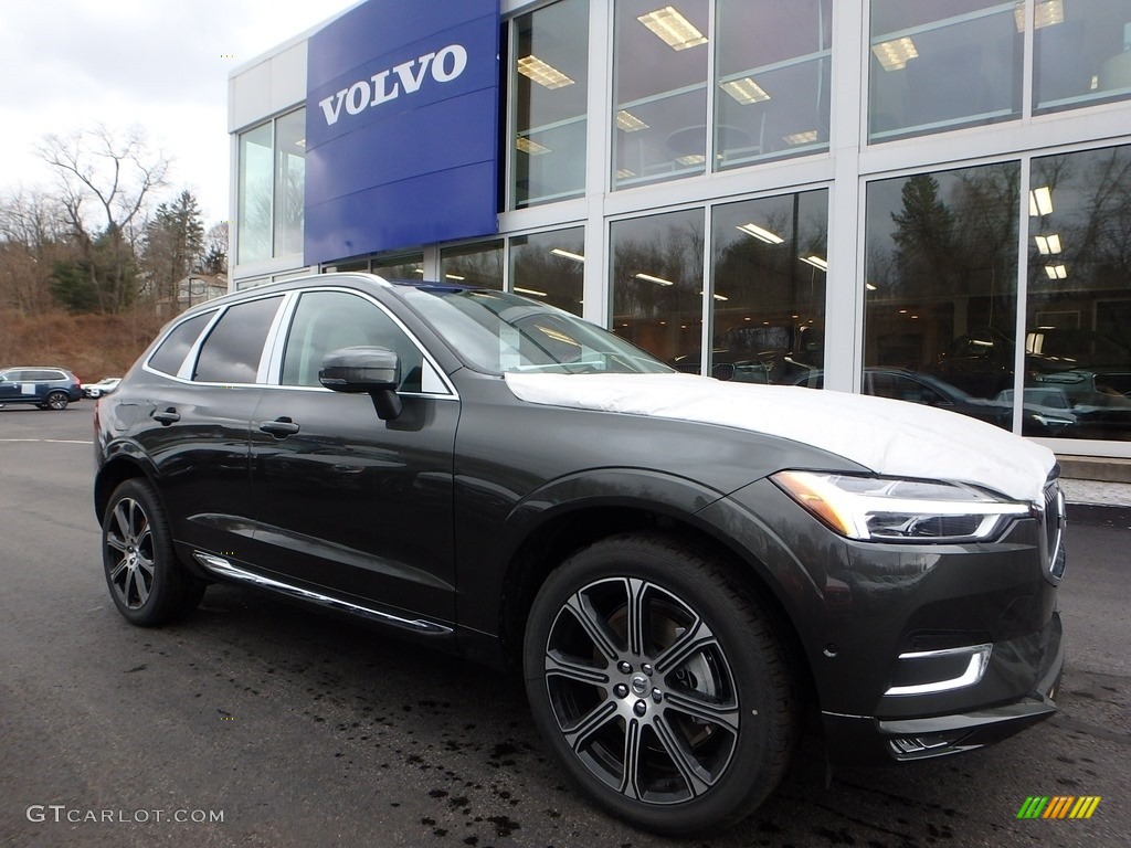 2018 XC60 T6 AWD Inscription - Pine Gray Metallic / Blonde photo #1