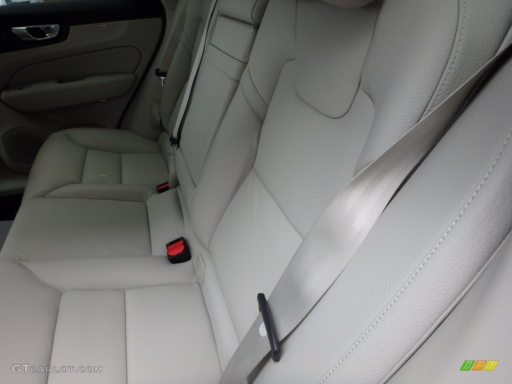 2018 XC60 T6 AWD Inscription - Pine Gray Metallic / Blonde photo #8