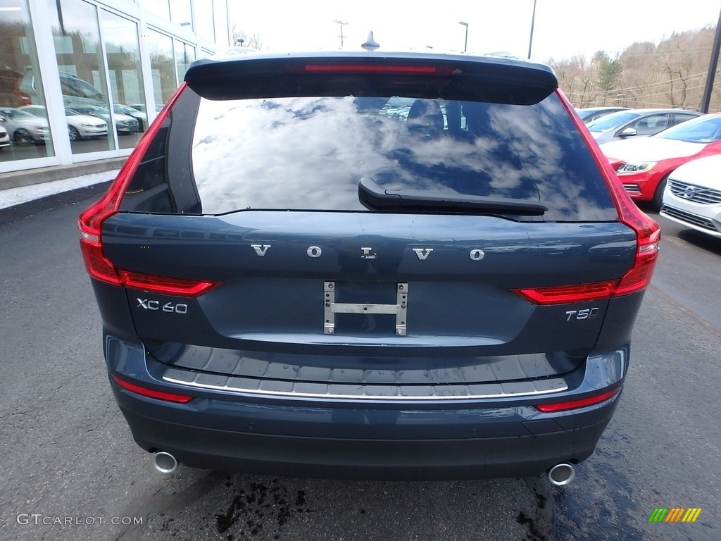 2018 XC60 T5 AWD Momentum - Denim Blue Metallic / Amber photo #3
