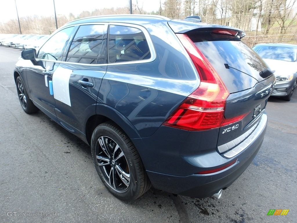 2018 XC60 T5 AWD Momentum - Denim Blue Metallic / Amber photo #4