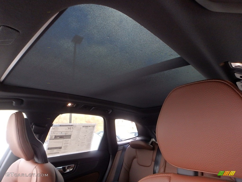 2018 XC60 T5 AWD Momentum - Denim Blue Metallic / Amber photo #12