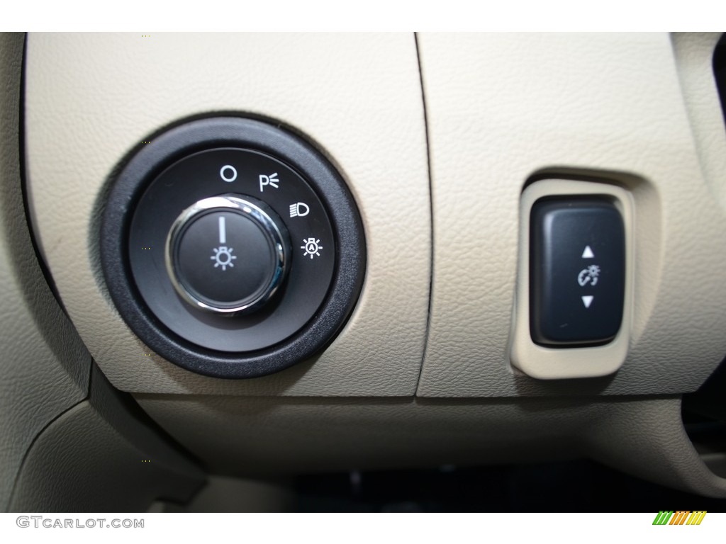 2018 Ford Taurus SEL Controls Photo #126420679