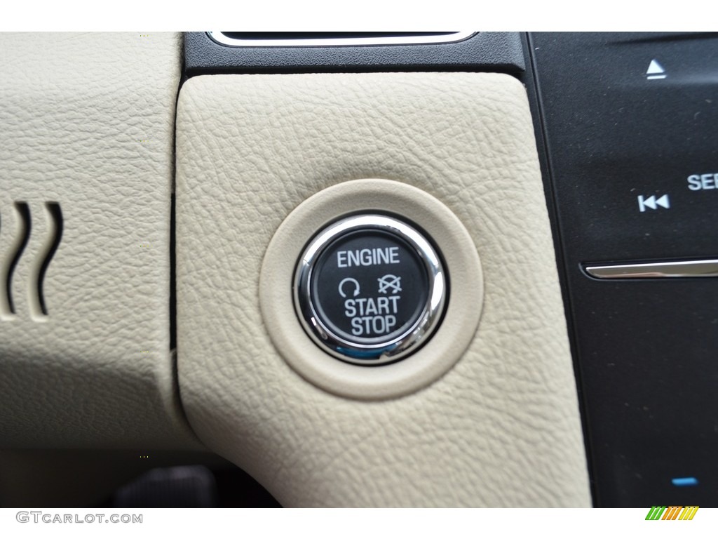 2018 Ford Taurus SEL Controls Photos