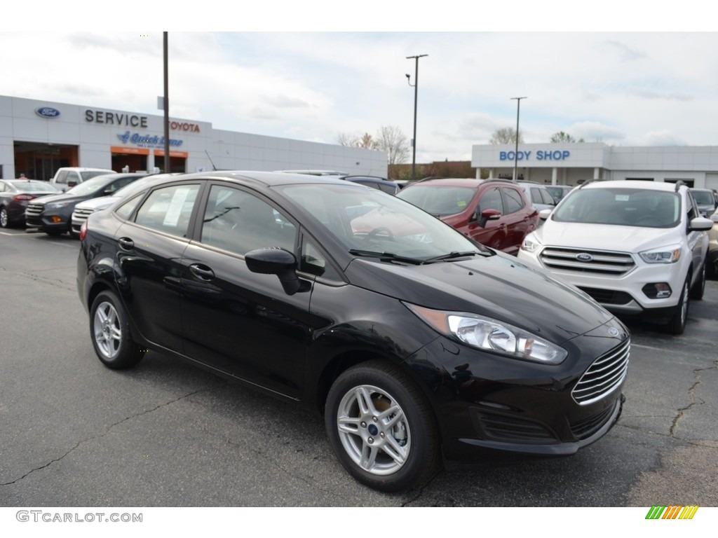 2018 Fiesta SE Sedan - Shadow Black / Charcoal Black photo #1