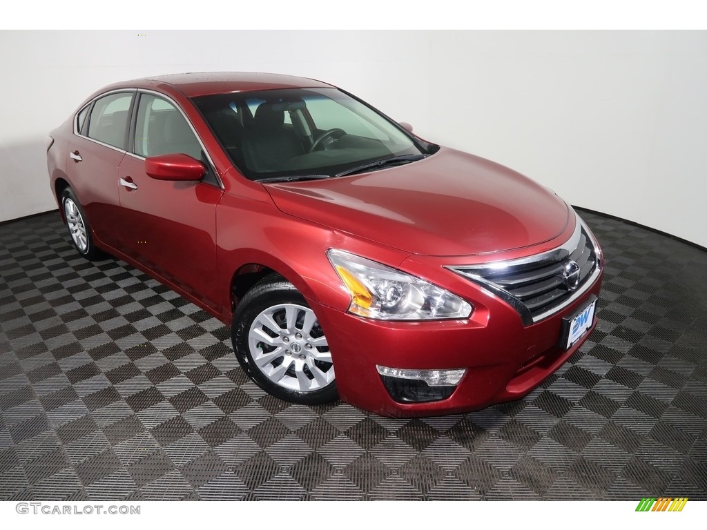 2014 Altima 2.5 S - Cayenne Red / Charcoal photo #4