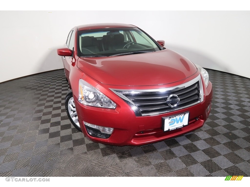 2014 Altima 2.5 S - Cayenne Red / Charcoal photo #5