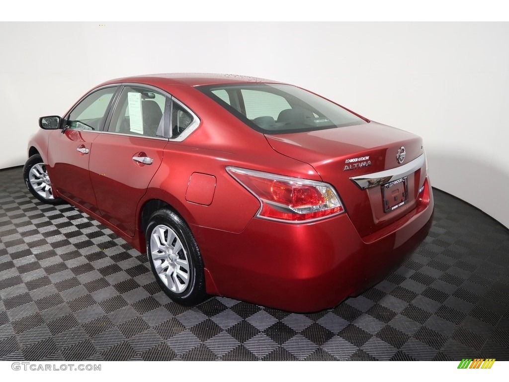 2014 Altima 2.5 S - Cayenne Red / Charcoal photo #9