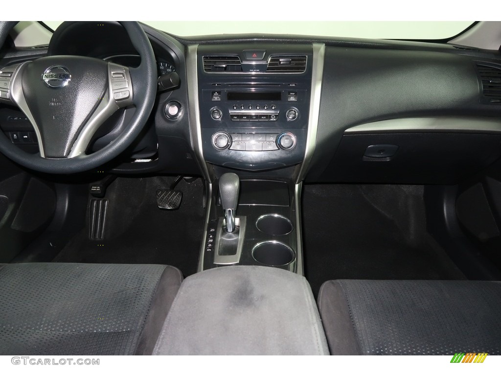 2014 Altima 2.5 S - Cayenne Red / Charcoal photo #15