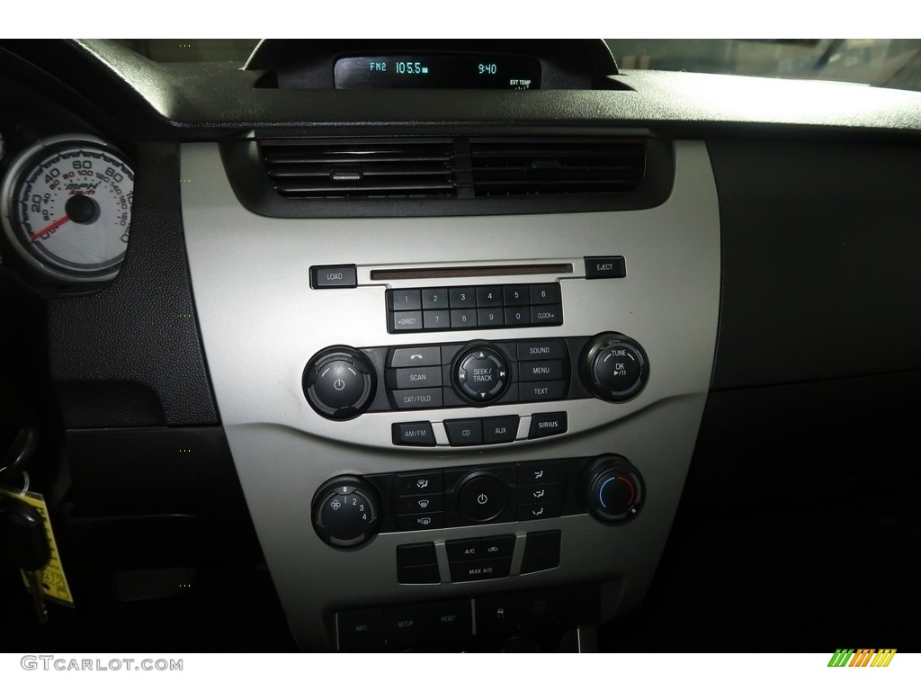 2010 Focus SE Sedan - Blue Flame Metallic / Charcoal Black photo #16