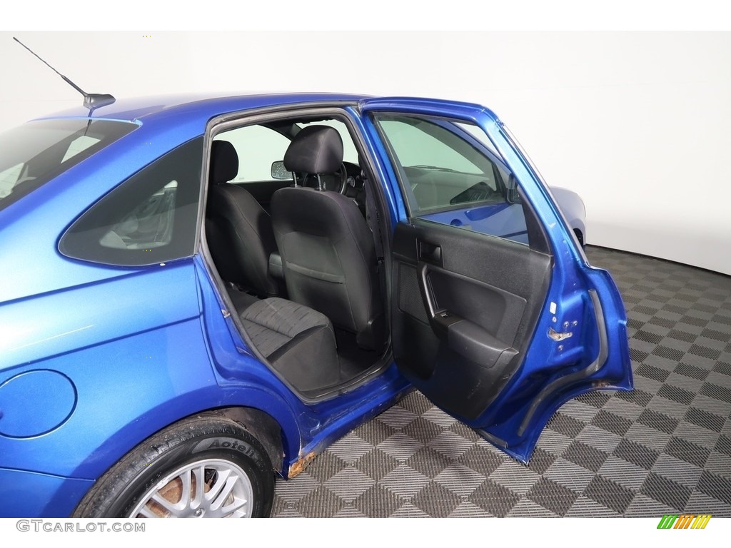 2010 Focus SE Sedan - Blue Flame Metallic / Charcoal Black photo #26