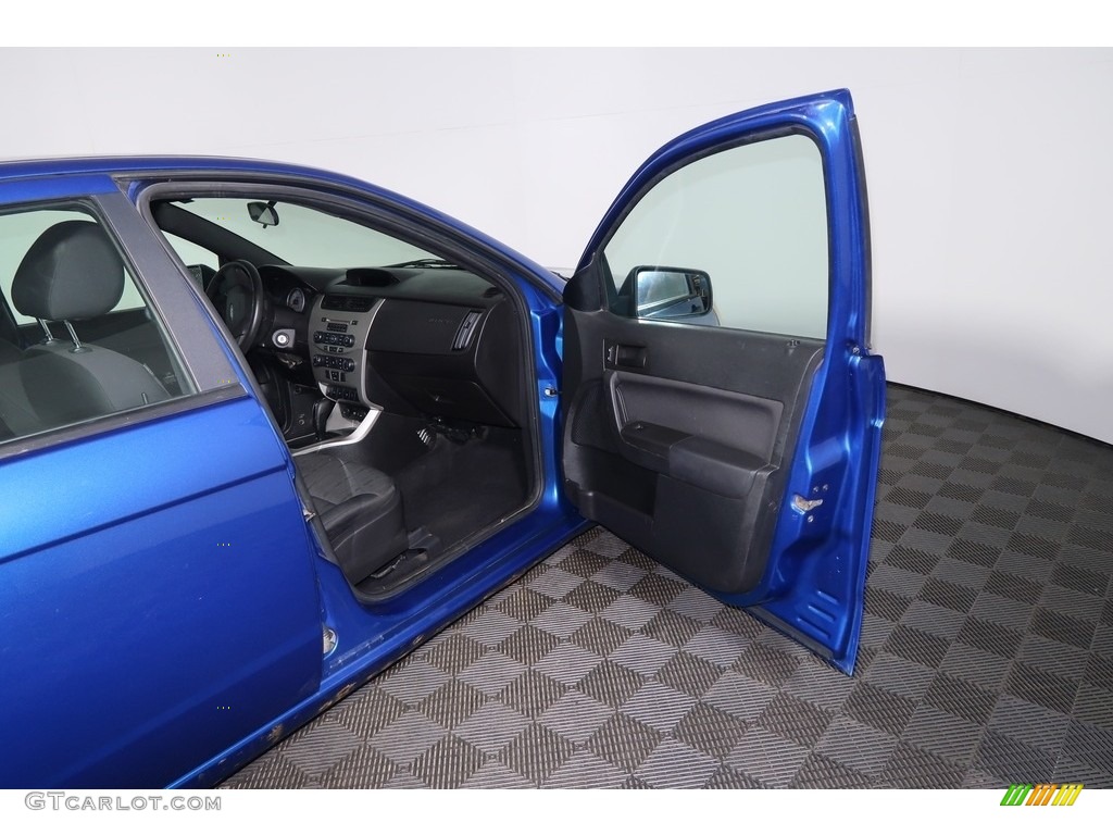 2010 Focus SE Sedan - Blue Flame Metallic / Charcoal Black photo #27