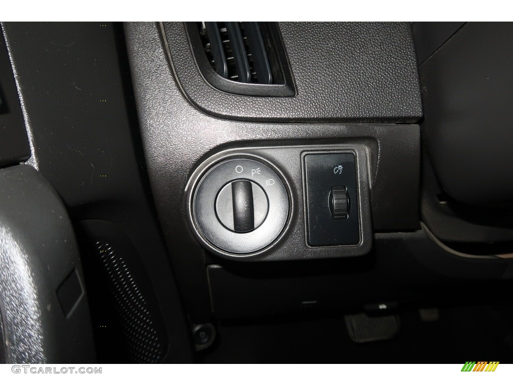 2010 Focus SE Sedan - Blue Flame Metallic / Charcoal Black photo #30