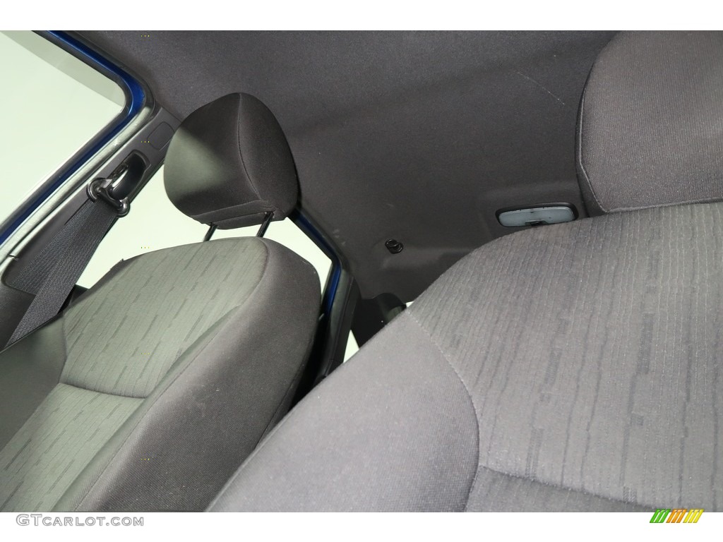 2010 Focus SE Sedan - Blue Flame Metallic / Charcoal Black photo #32
