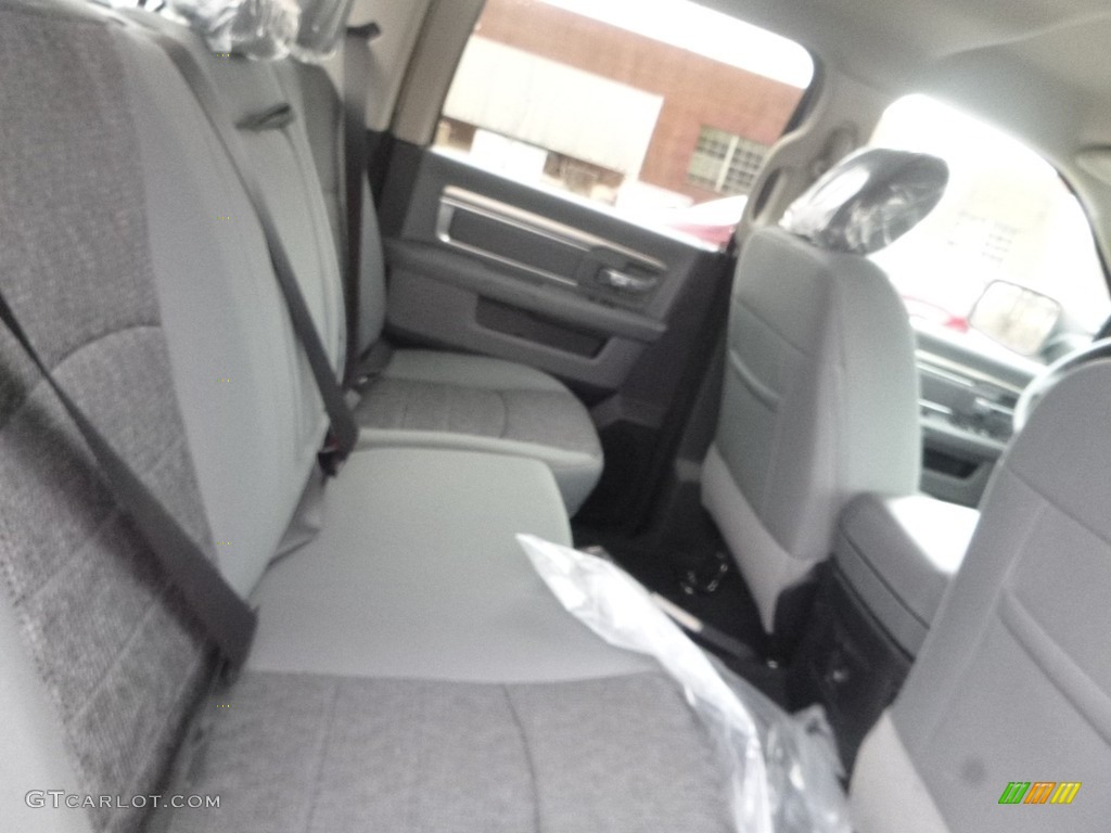 2018 1500 Big Horn Crew Cab 4x4 - Bright Silver Metallic / Black/Diesel Gray photo #12