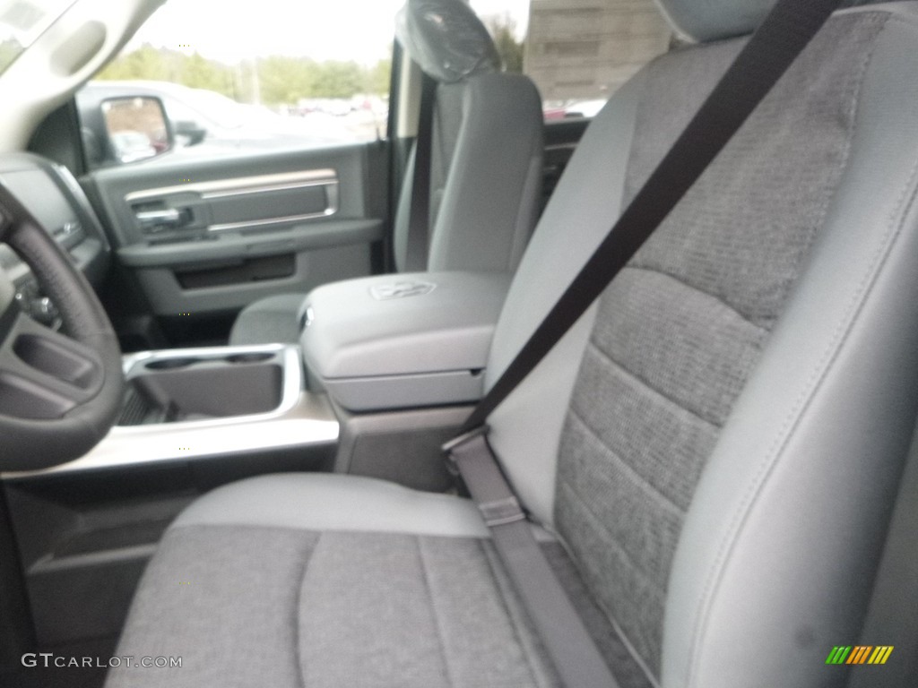 2018 1500 Big Horn Crew Cab 4x4 - Bright Silver Metallic / Black/Diesel Gray photo #16