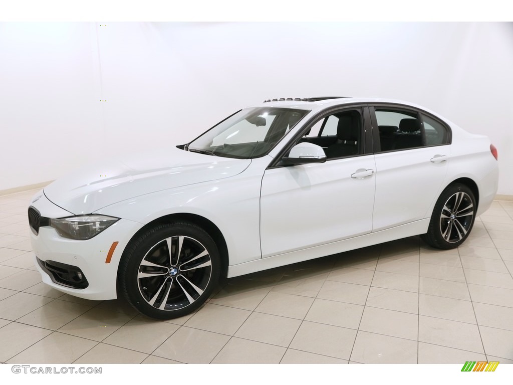 2018 3 Series 330i xDrive Sedan - Alpine White / Black photo #3