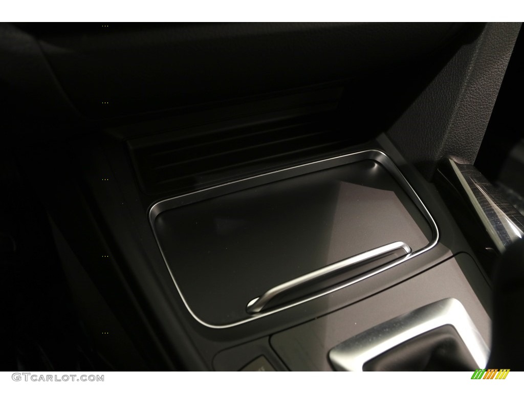 2018 3 Series 330i xDrive Sedan - Alpine White / Black photo #17