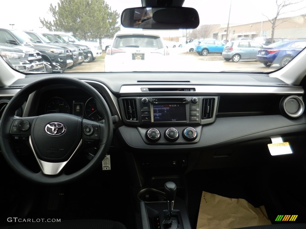 2018 RAV4 LE - Super White / Black photo #5