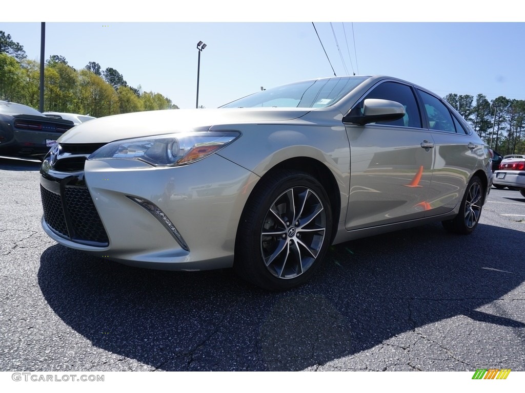 2015 Camry XSE - Creme Brulee Mica / Black photo #3